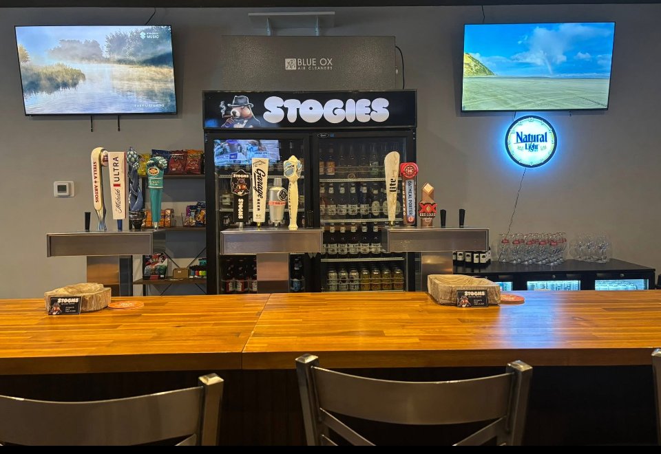 Inside Stogies Cigar Lounge & Tap House